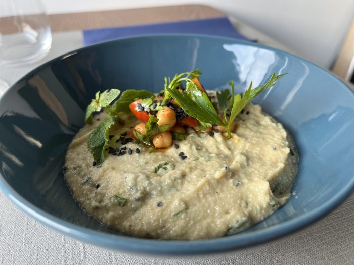 Plain hummus