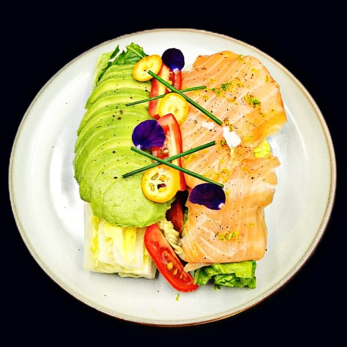 Green salad with smoked salmon